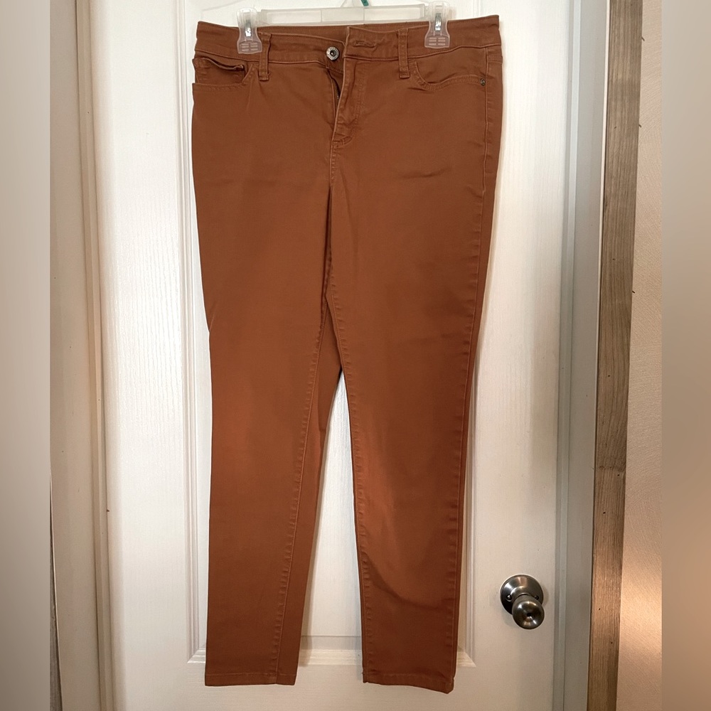 St. John Bay, size 10. Skinny anklet jeans.